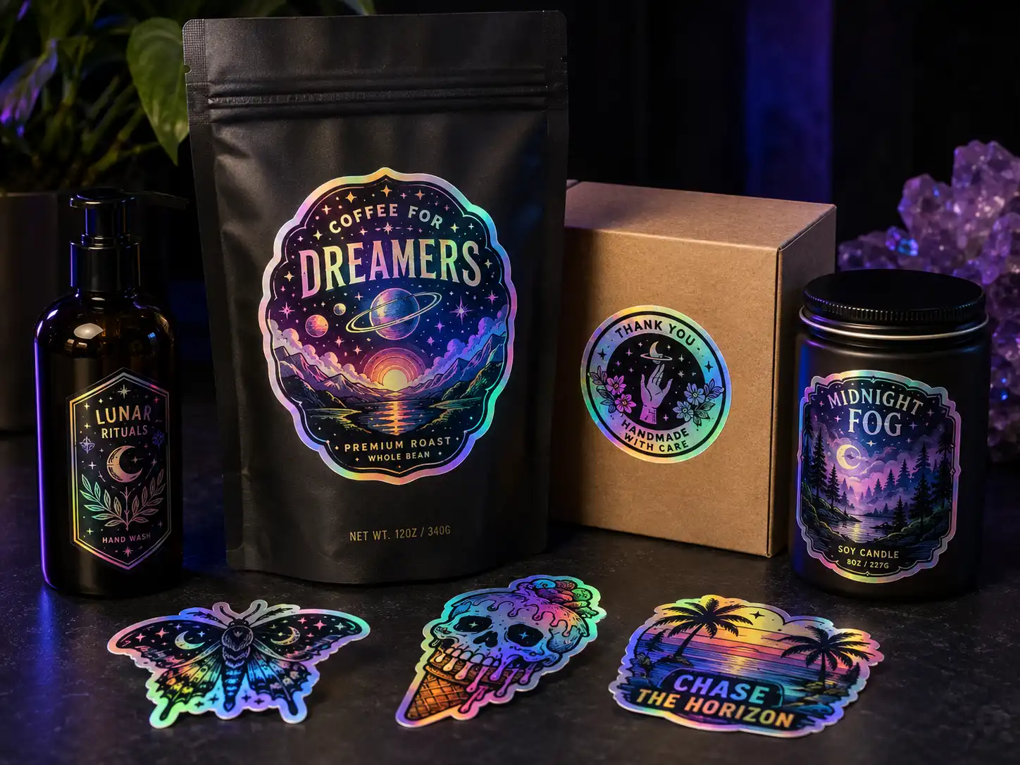 Stickers holográficos personalizados aplicados en empaques y branding de producto